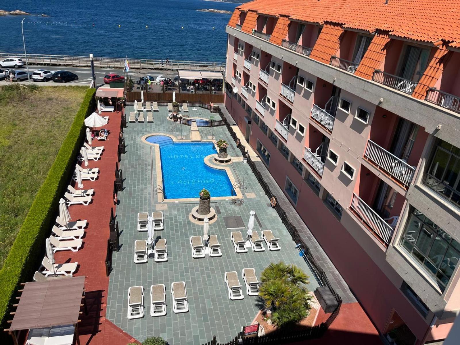 Hotel La Lanzada Playa de la Lanzada Exterior photo